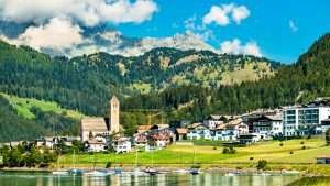 Der versunkene Kirchturm und die Geschichte von Graun – Lago di Resia