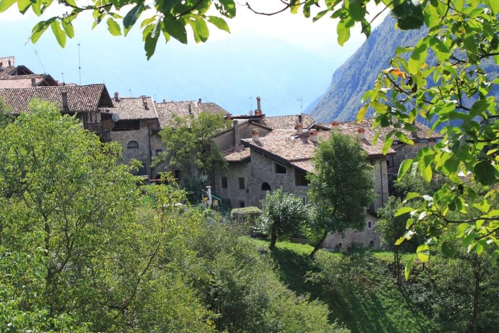 Canale di Tenno, il borgo medievale – Lago di Tenno