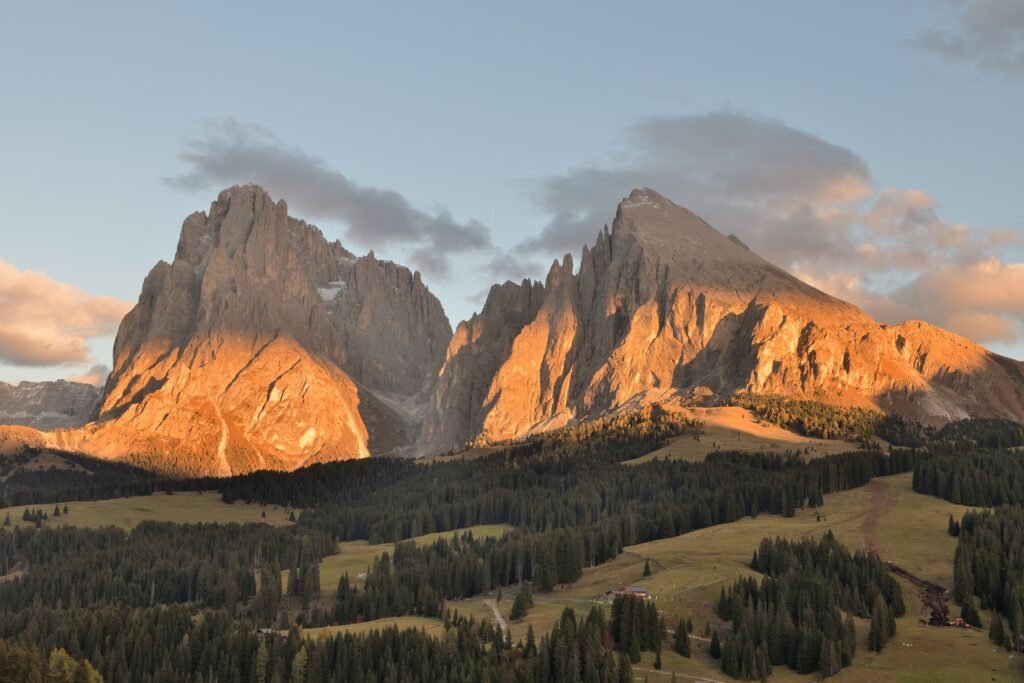 Sassolungo al tramonto dall'Alpe di Siusi