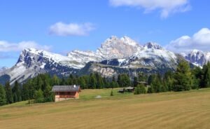 Vista dall'Alpe di Siusi verso il Parco Puez-Odle