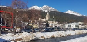 Chiesa di San Giovanni a Davos in inverno