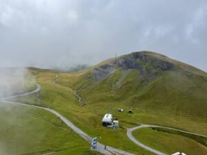 Strada alpina nella zona di First