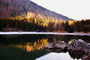Riflessi d'autunno sul lago