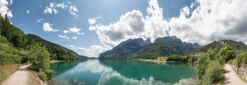 Passeggiata lungo il Lago di Molveno