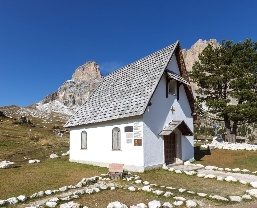 La chiesetta del Passo Sella