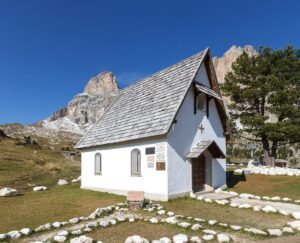 La chiesetta del Passo Sella