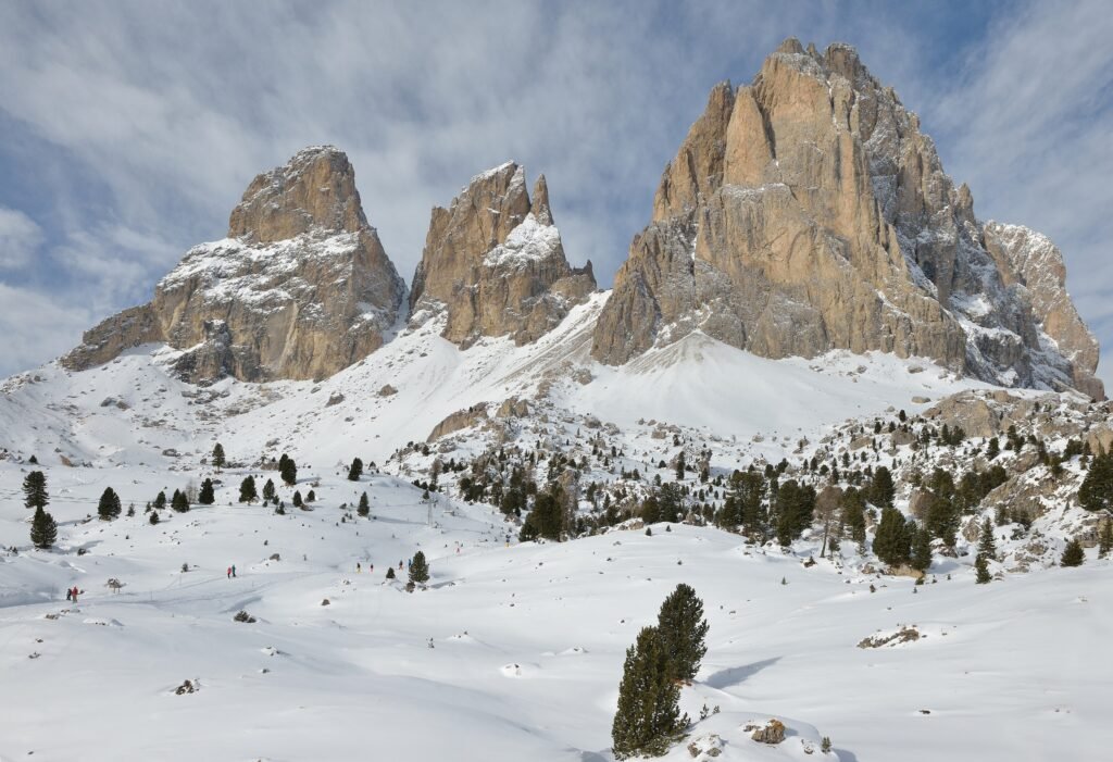 Il gruppo del Sassolungo dal Passo Sella in inverno