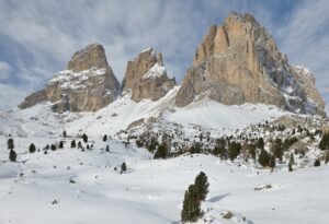Il gruppo del Sassolungo dal Passo Sella in inverno
